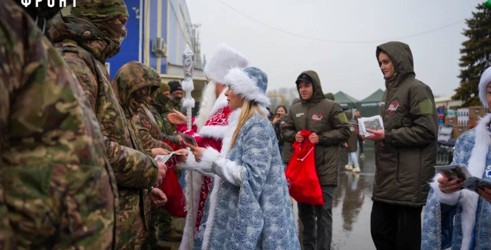 Народный фронт в Ростове-на-Дону передал военнослужащим специальный Новогодний сбор 