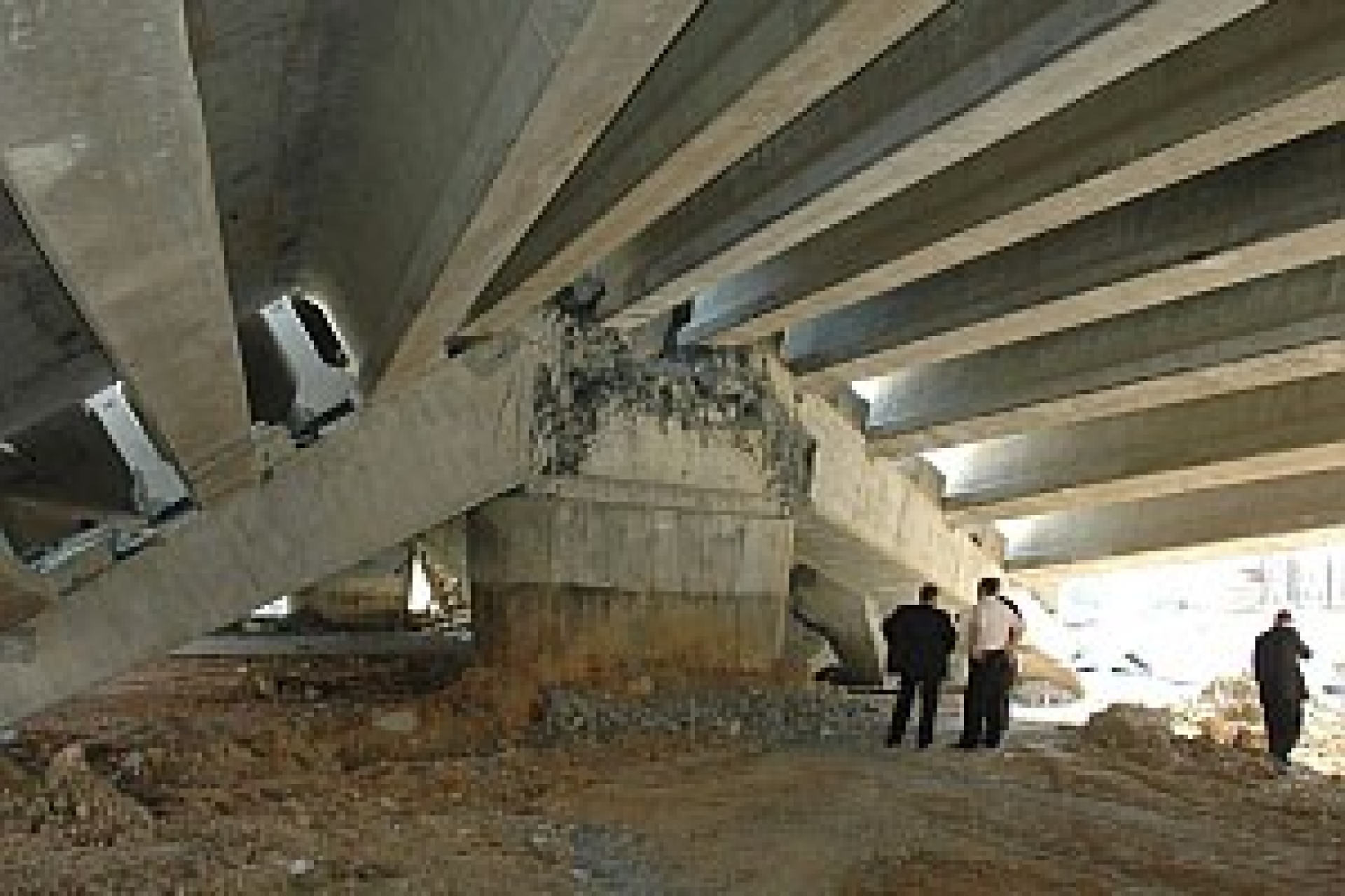 Обрушения эстакады не было