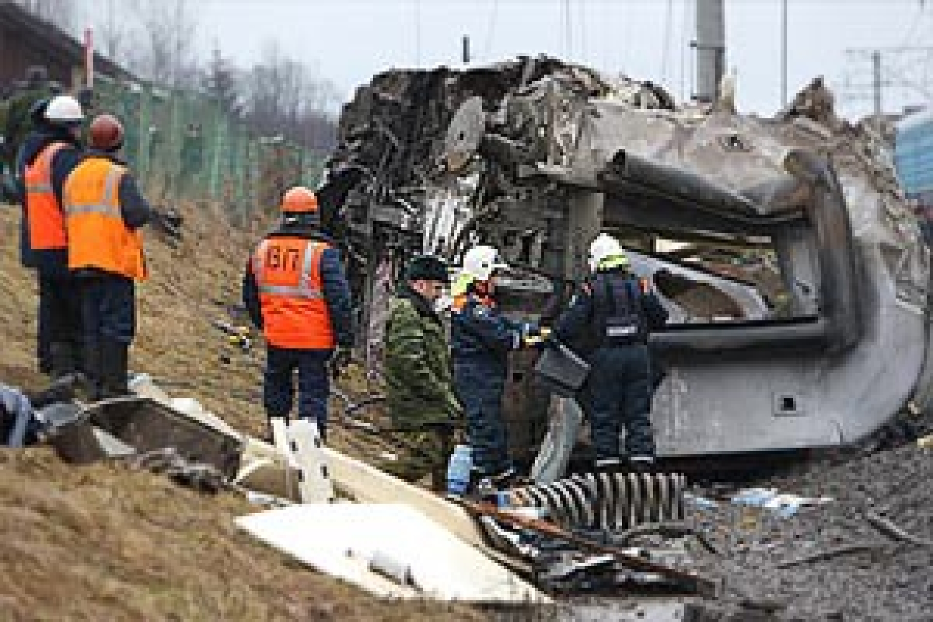 Террористы взорвали поезд в Дагестане