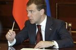 Дмитрий Медведев прилетел на саммит ОДКБ