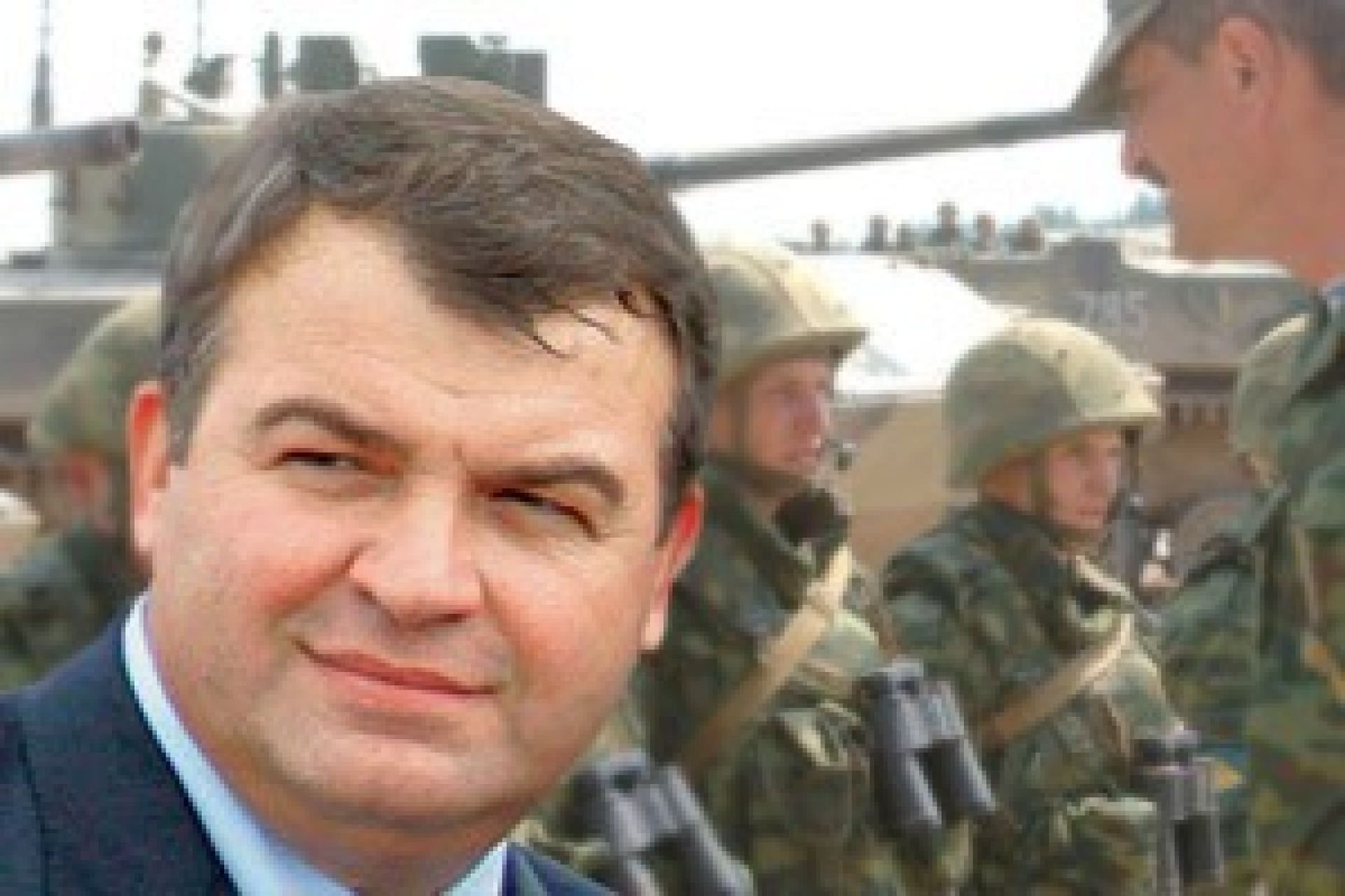 Сердюков обманывал врачей и военных?