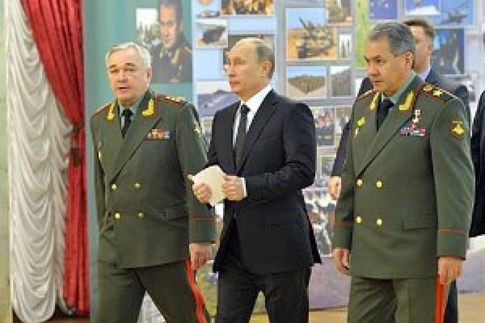 Путин выступил против "цветных революций"