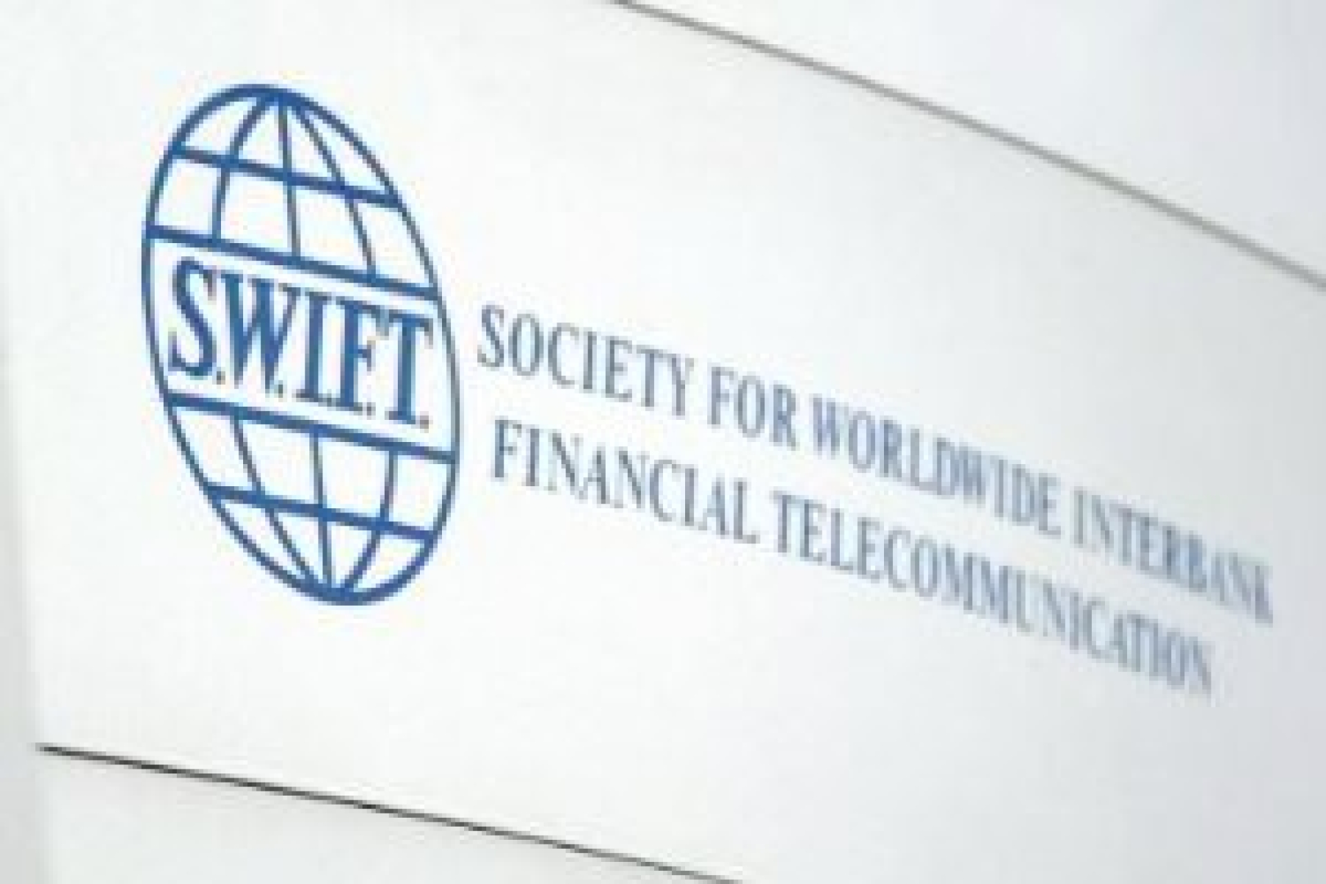 SWIFT не отключит Россию