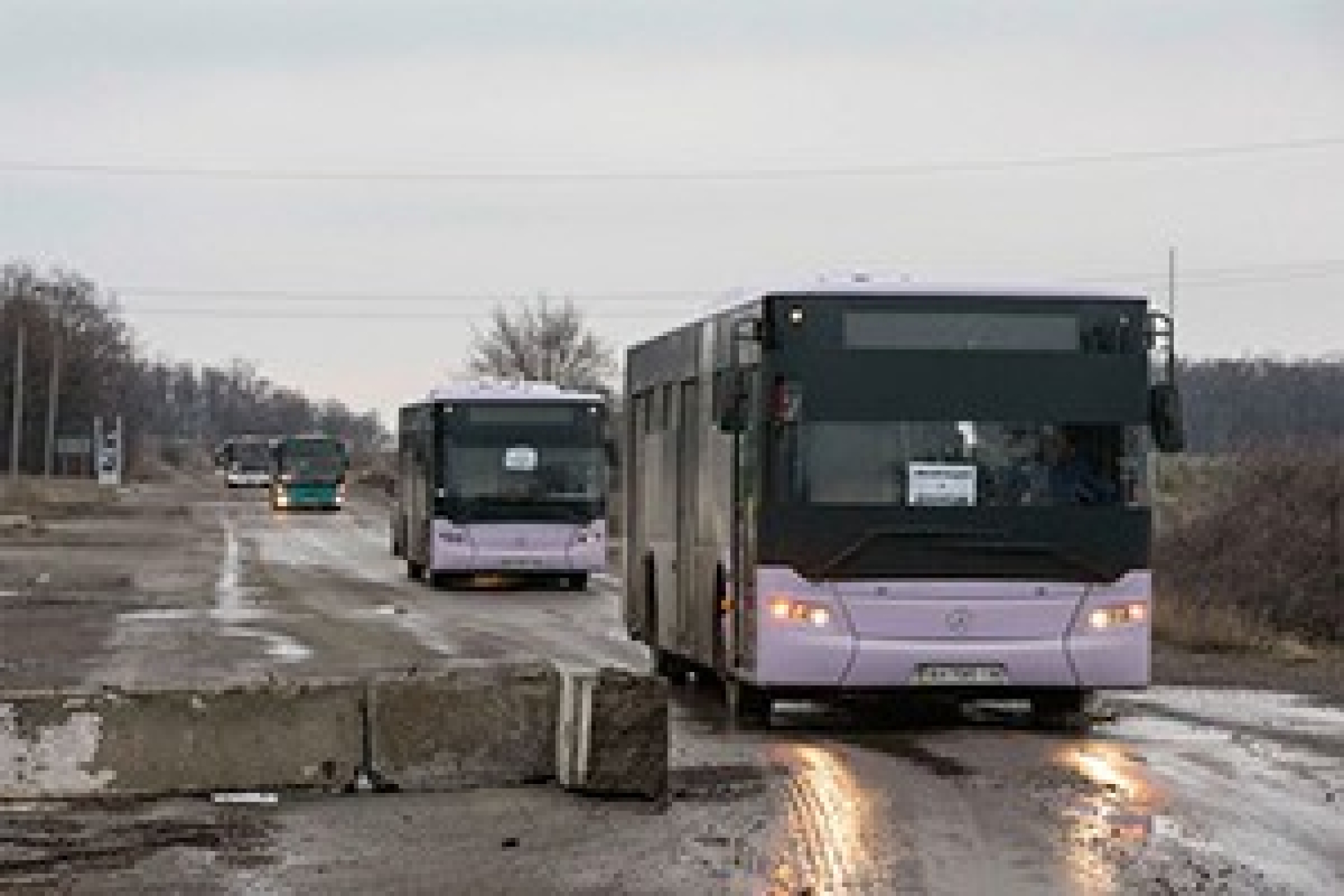 Российских журналистов обстреляли при эвакуации под Луганском